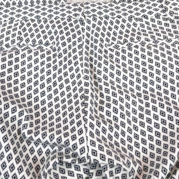 🆕 GAP Skinny White Pants with Black Diamond Print. (Cotton - Spandex) NWOT - Picture 7 of 14